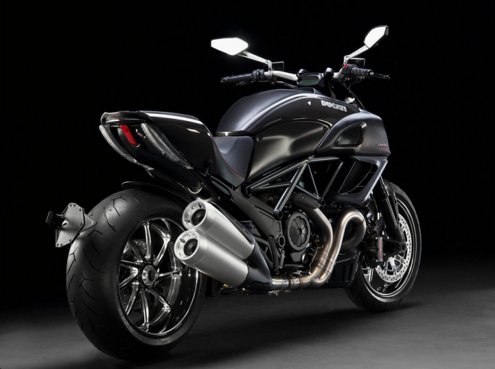 ducati-diavel-carbon-2013